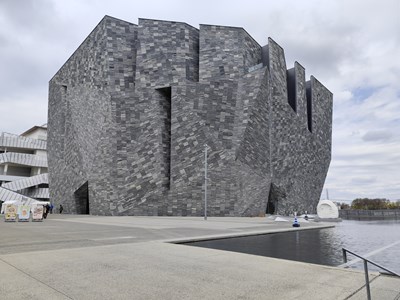 角川ミュージアム外観